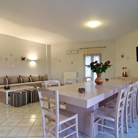 Antigoni Villa, A Back-to-nature Sanctuary, By Thinkvilla ヴィラ *